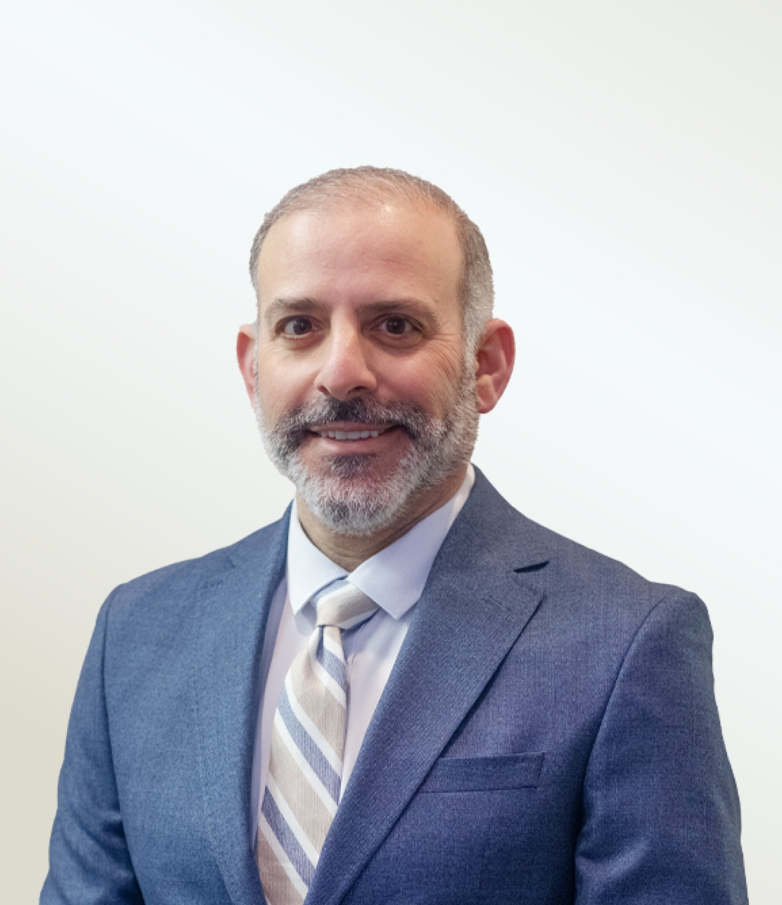 エリート口腔内スキャナーを使用して高精度のフルアーチデジタル印象を行うアイザック・タウィル医師